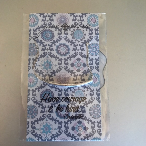 🌺Silver Necklace on Statement Card - Picture 1 of 3